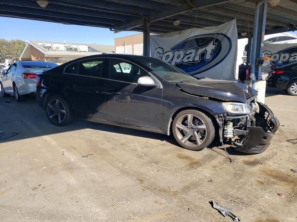 2015 VOLVO S60