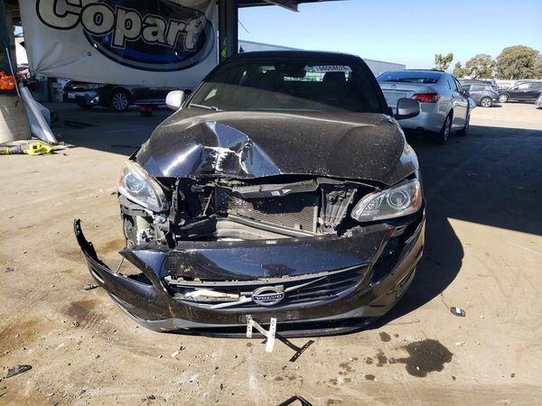 2015 VOLVO S60