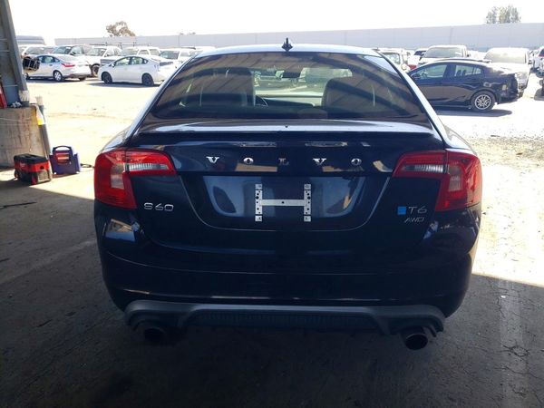 2015 VOLVO S60