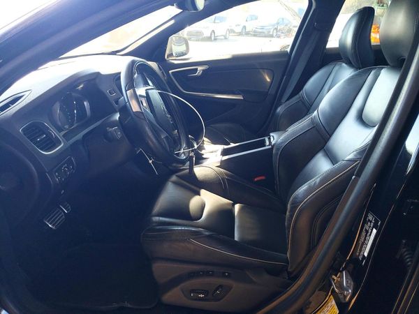 2015 VOLVO S60