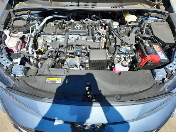 2025 TOYOTA COROLLA LE, XLE, SE — Engine bay