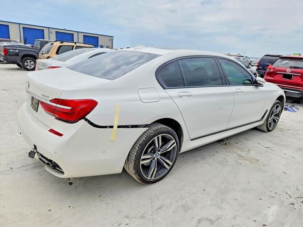 2017 BMW 750