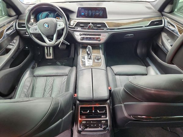 2017 BMW 750