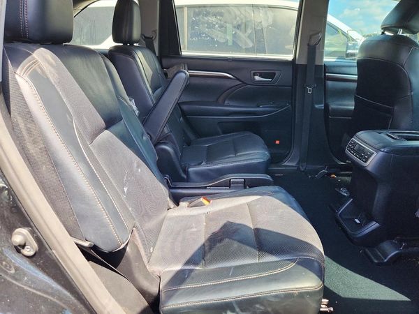 2016 TOYOTA HIGHLANDER