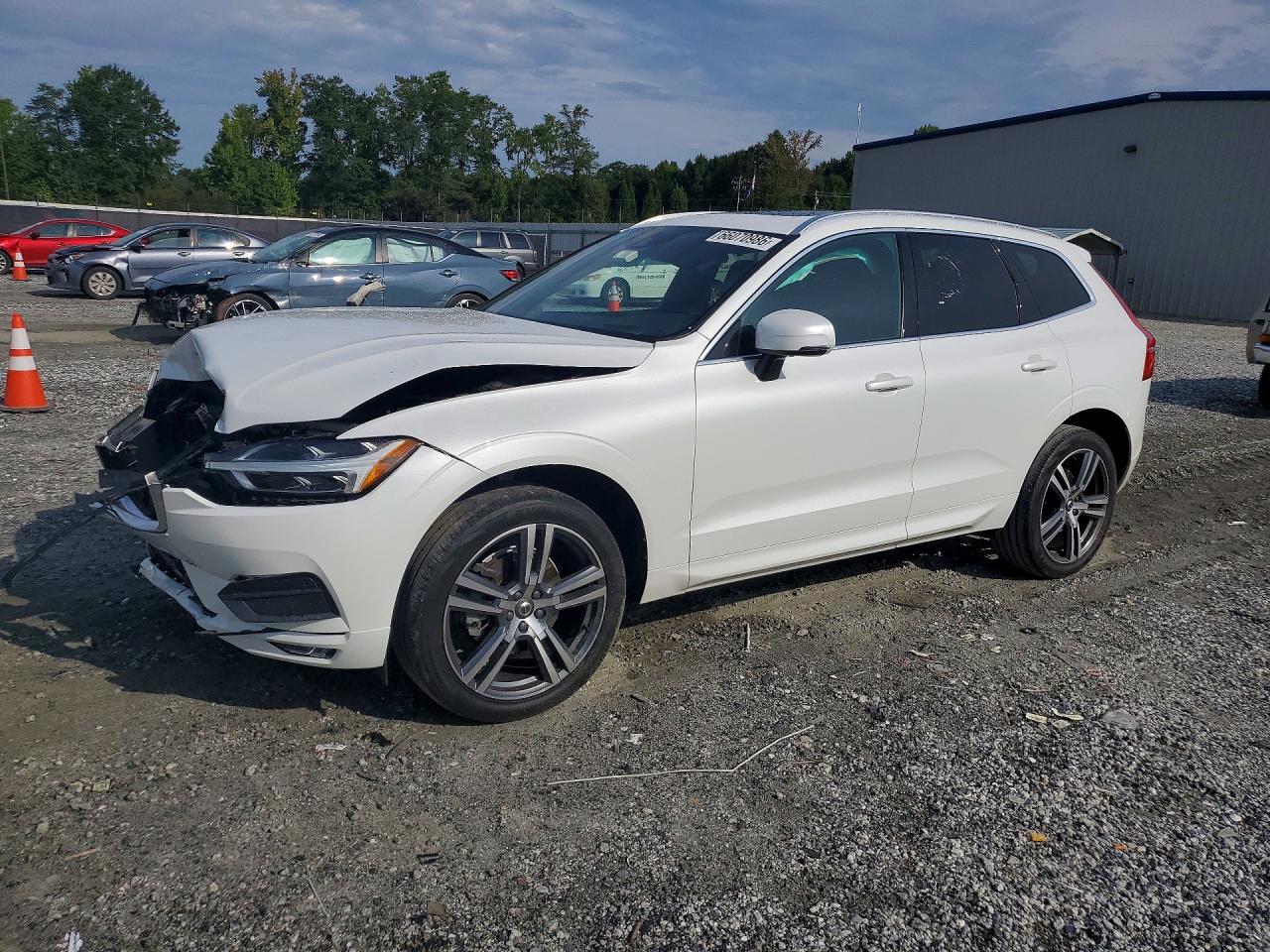 2021 VOLVO XC60 Momentum