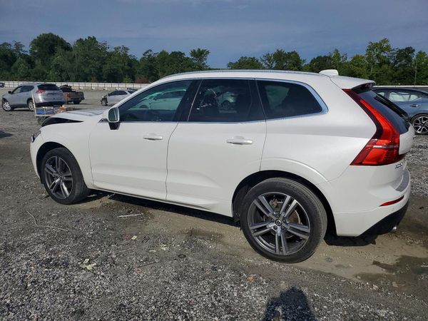 2021 VOLVO XC60 Momentum
