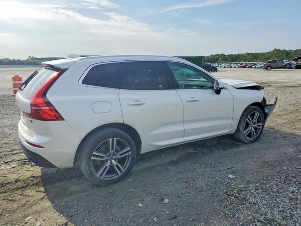 2021 VOLVO XC60 Momentum