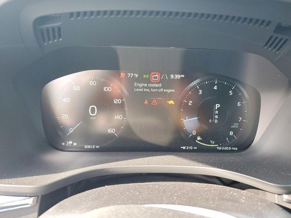 2021 VOLVO XC60 Momentum