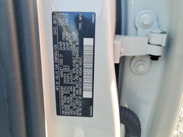 2021 VOLVO XC60 Momentum