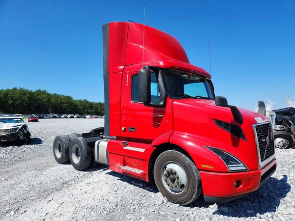 2023 VOLVO VNR