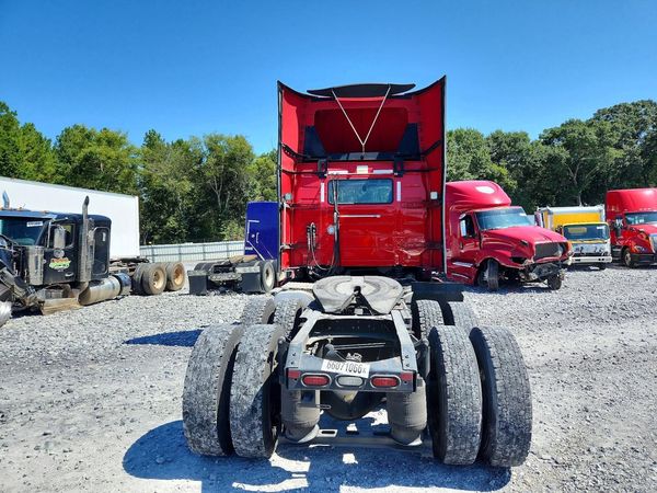 2023 VOLVO VNR