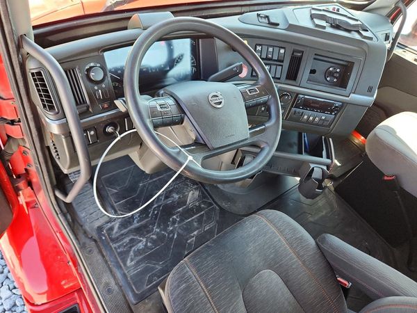 2023 VOLVO VNR