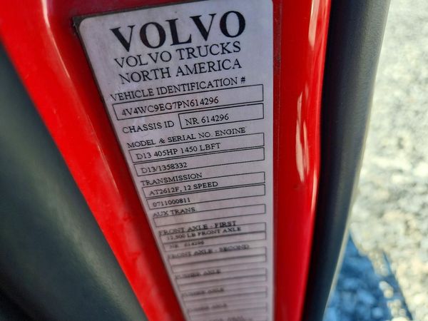 2023 VOLVO VNR