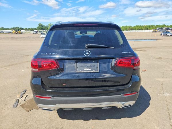 2022 MERCEDES-BENZ GLC
