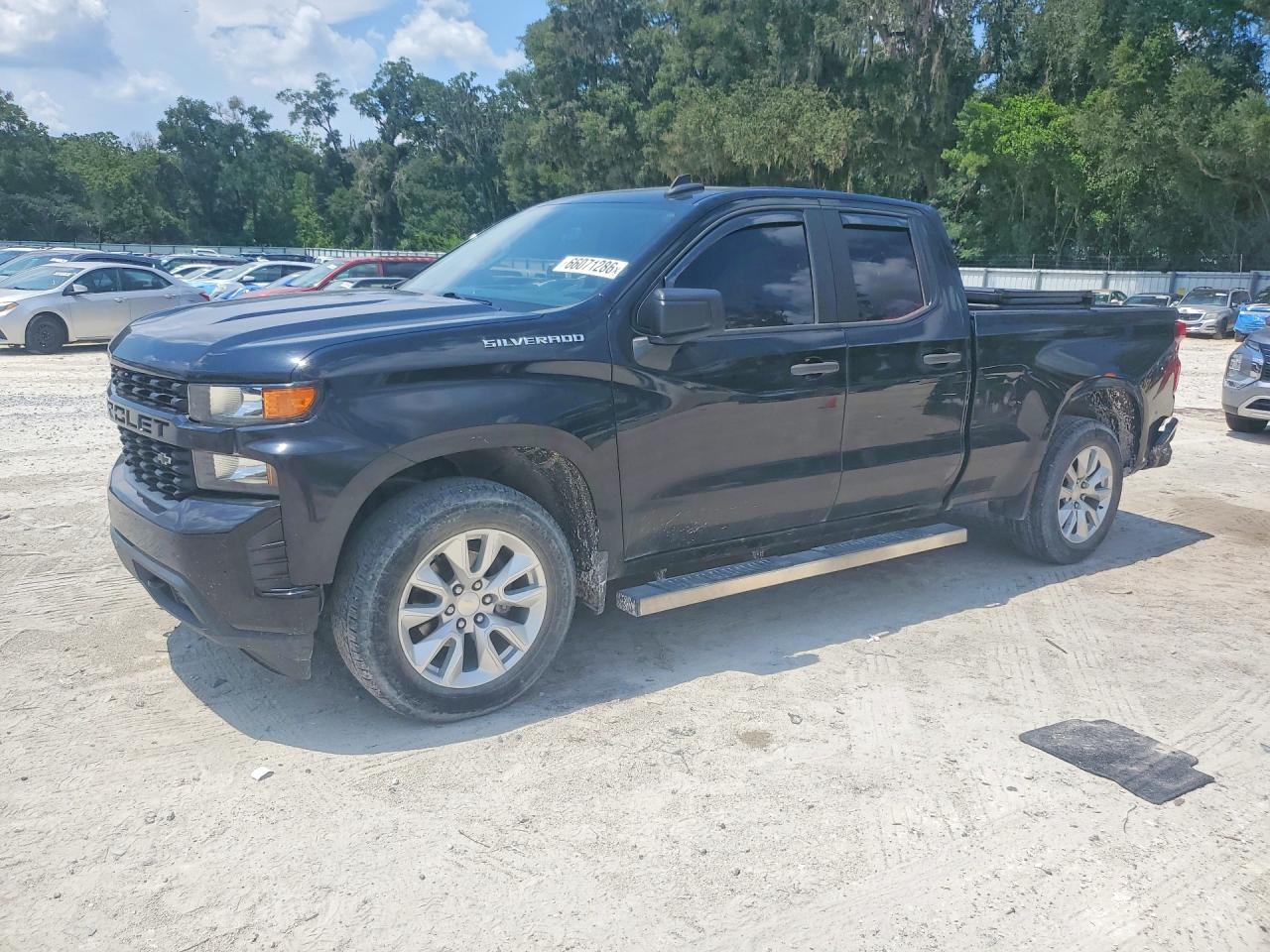 2020 CHEVROLET SILVERADO Custom — Front 3/4