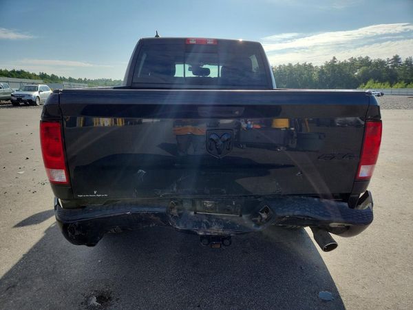 2018 RAM 1500 SLT