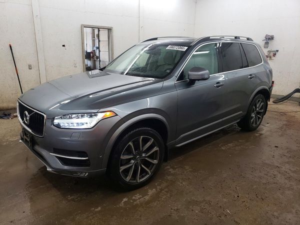 2017 VOLVO XC90 Momentum
