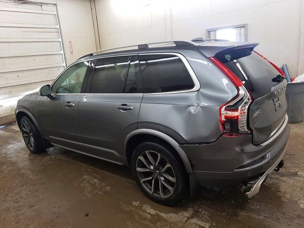 2017 VOLVO XC90 Momentum