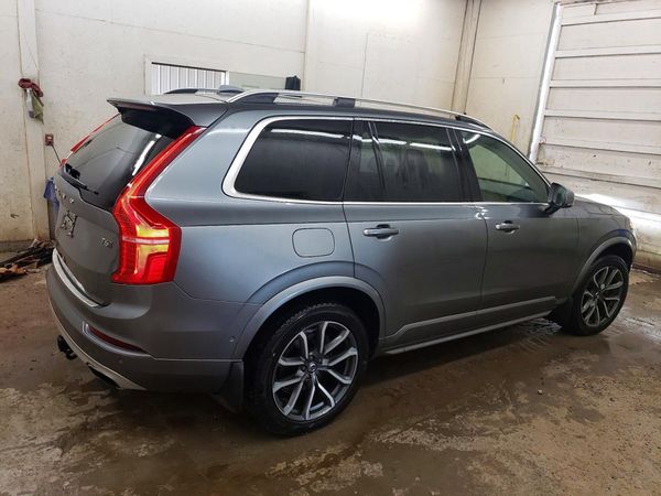 2017 VOLVO XC90 Momentum