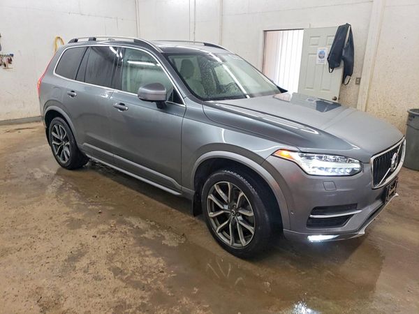 2017 VOLVO XC90 Momentum