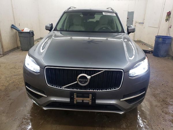 2017 VOLVO XC90 Momentum