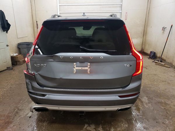2017 VOLVO XC90 Momentum