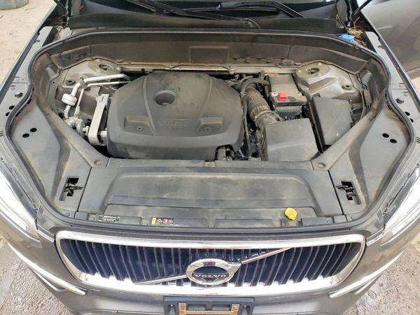 2017 VOLVO XC90 Momentum