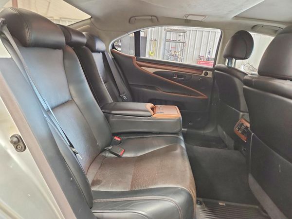 2013 LEXUS LS460