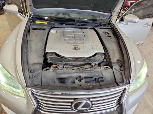2013 LEXUS LS460