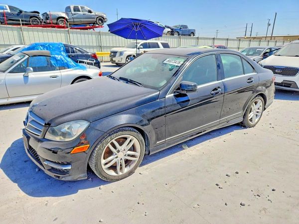 2013 MERCEDES-BENZ C-CLASS C300 — Front 3/4