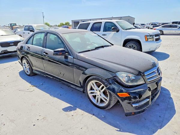 2013 MERCEDES-BENZ C-CLASS C300 — Passenger 3/4