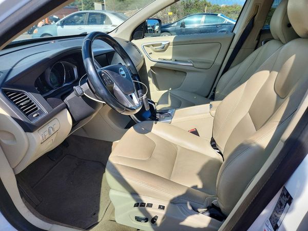 2015 VOLVO XC60