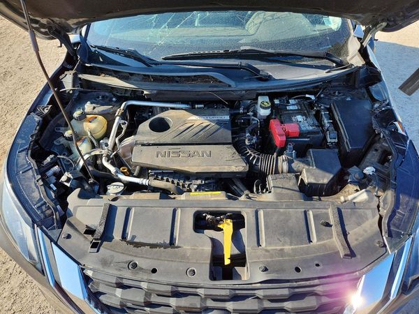 2022 NISSAN ROGUE SV — Engine bay