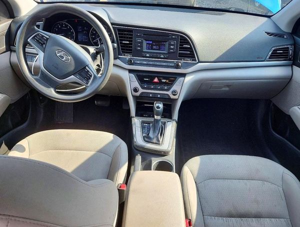 2017 HYUNDAI ELANTRA SE Base