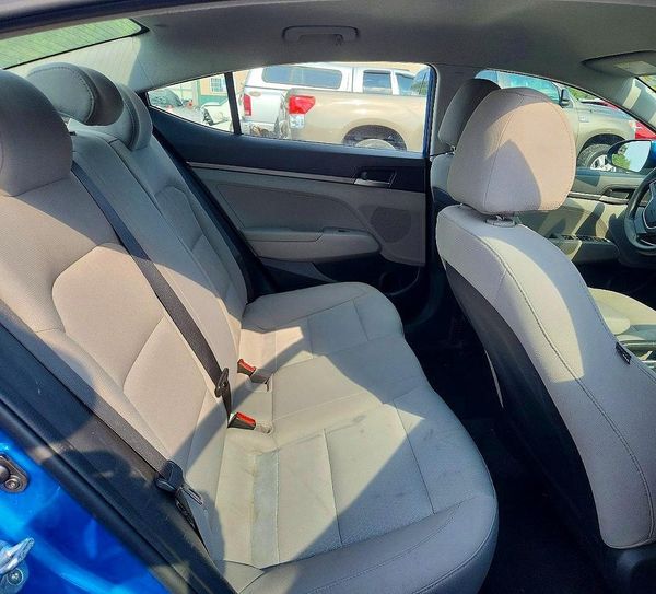 2017 HYUNDAI ELANTRA SE Base