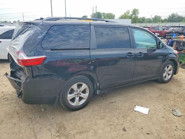 2018 TOYOTA SIENNA