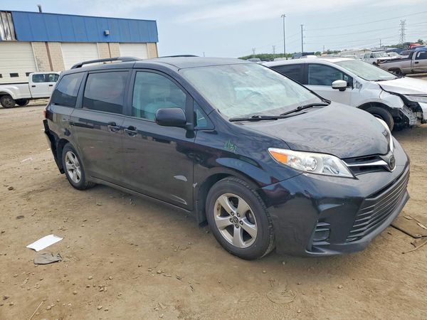 2018 TOYOTA SIENNA