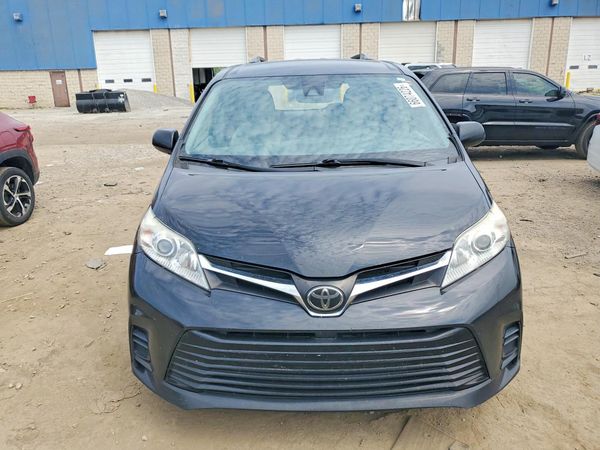 2018 TOYOTA SIENNA