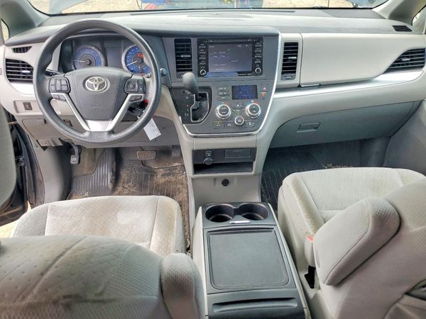2018 TOYOTA SIENNA