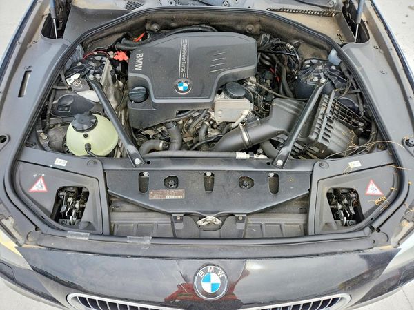 2013 BMW 5 SERIES — Engine bay