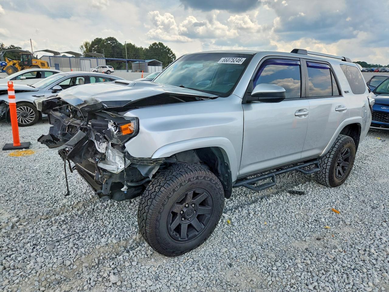 2016 TOYOTA 4RUNNER Base Grade — Front 3/4