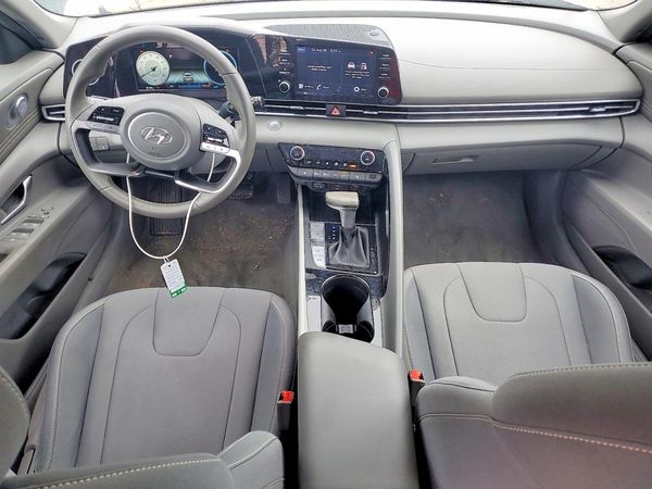 2022 HYUNDAI ELANTRA