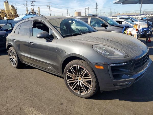 2018 PORSCHE MACAN