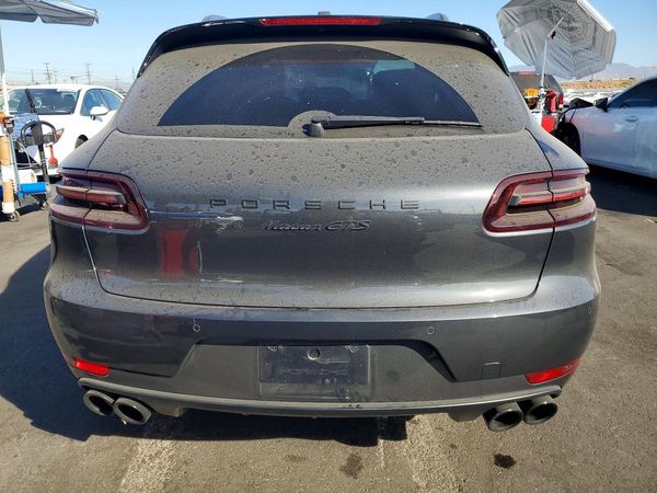 2018 PORSCHE MACAN