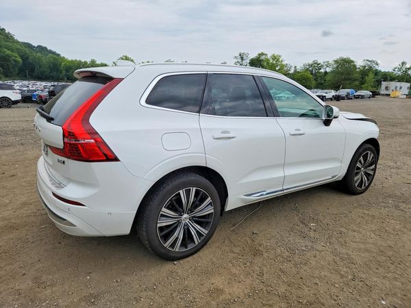 2022 VOLVO XC60