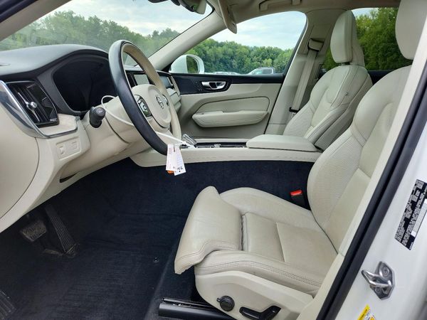 2022 VOLVO XC60
