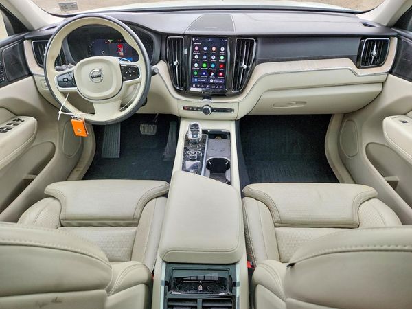 2022 VOLVO XC60