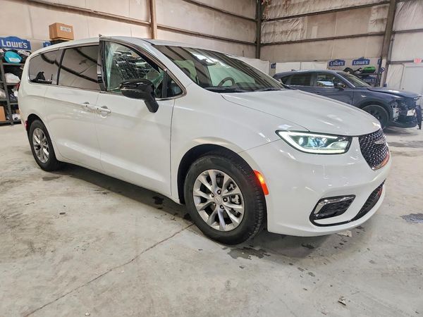 2026 CHRYSLER PACIFICA Limited — Passenger 3/4