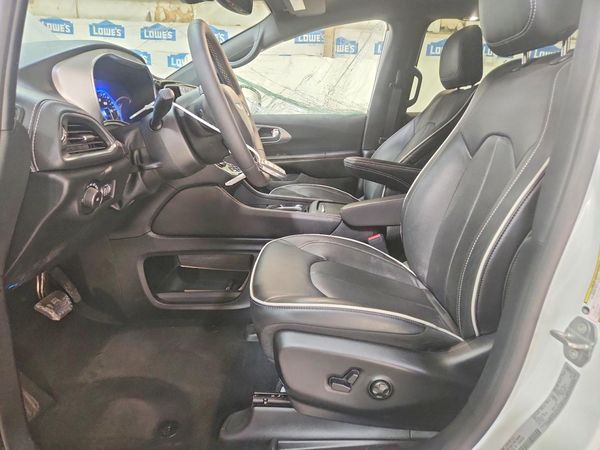2026 CHRYSLER PACIFICA Limited — DENT