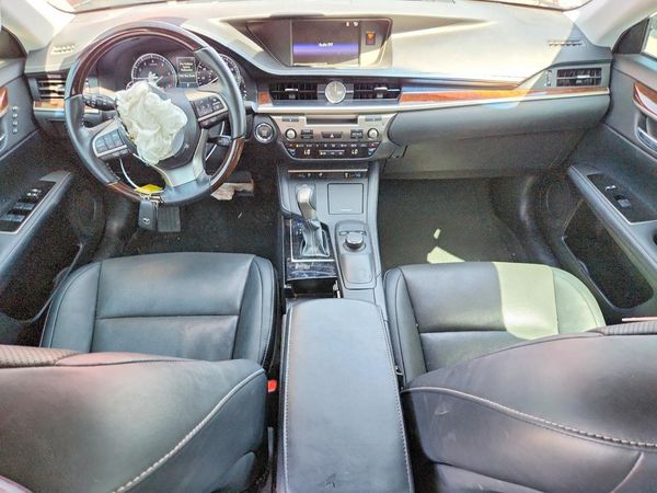 2018 LEXUS ES